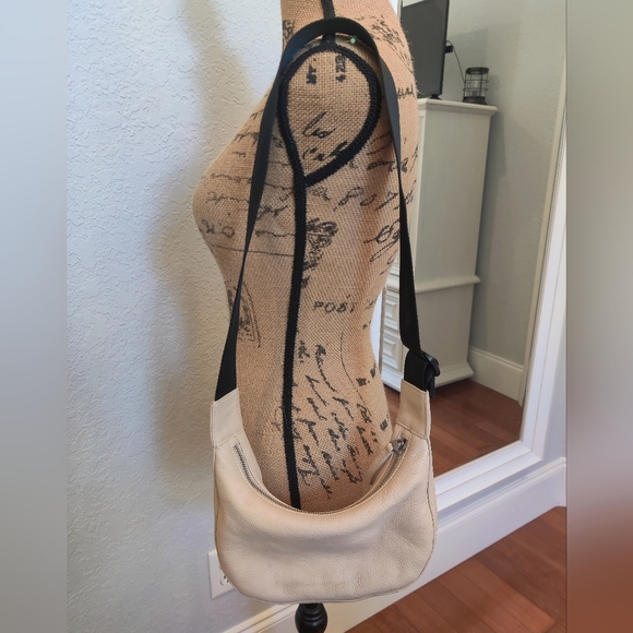 Small Baggu Crescent Leather Shoulder Bag - Picture 2 of 10